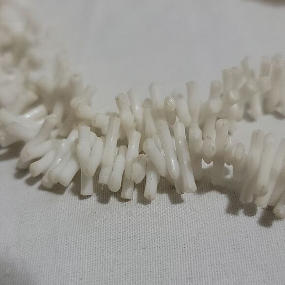 Vintage costume jewelry necklace - Picture 2 of 4